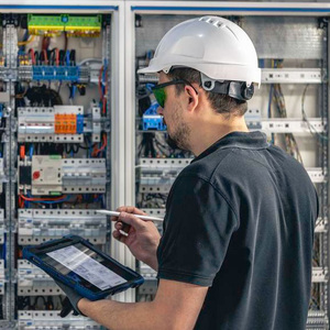 Elektrikár bratislava vám je vždy k dispozícii, vo dne v noci, zameraný na poskytovanie nielen elektrických riešení, ale aj istoty spoľahlivého servisu.